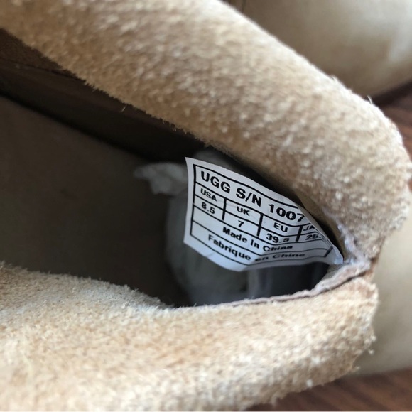 Authentic Ugg suede leather heeled boots size 8.5 - Picture 3 of 5